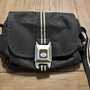 Buckle Down Ford Black Nylon Ford Seatbelt Crossbody Bag